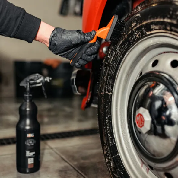 ADBL TIRE BRUSH - Szczotka do opon